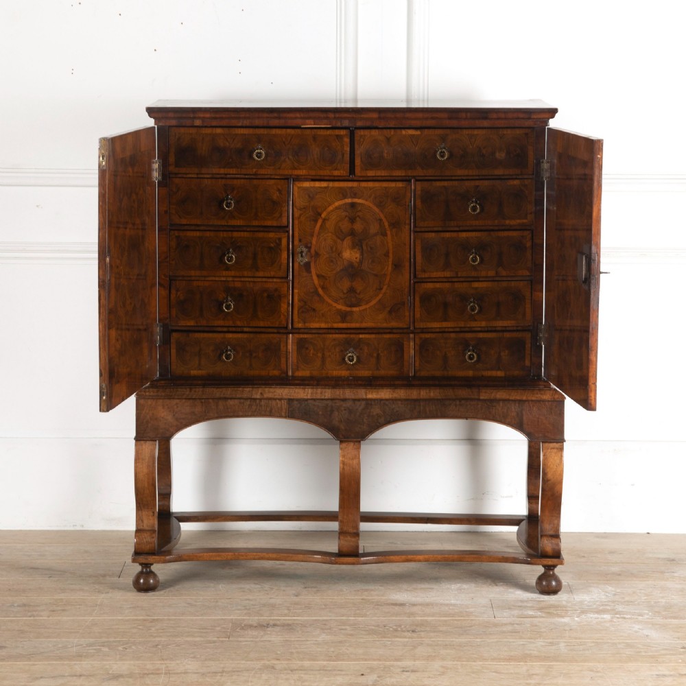 17th Century Kingwood Oyster Cabinet on Stand View VI