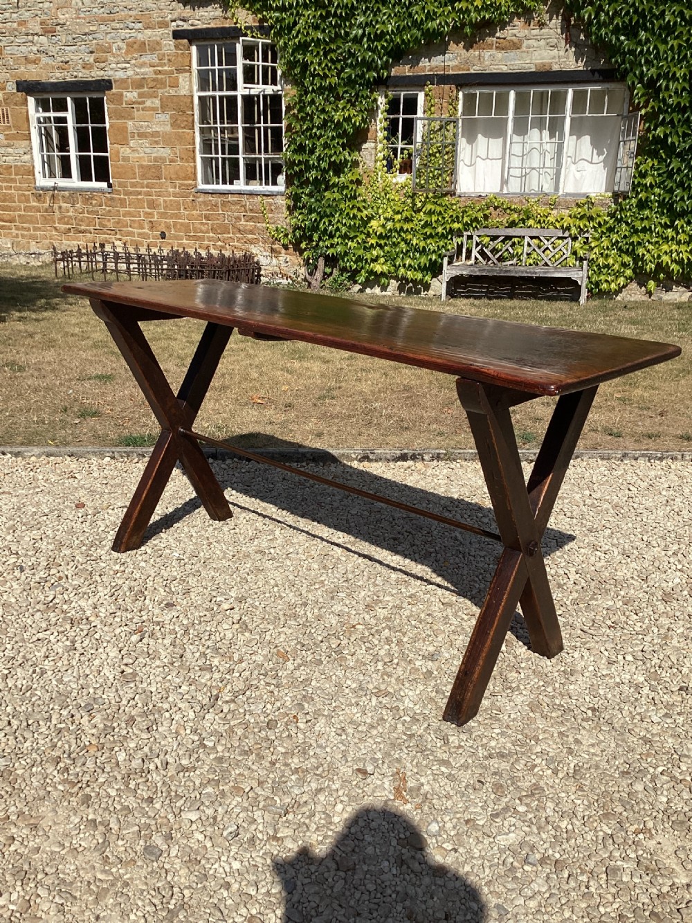 Large Geo III Tavern table View III