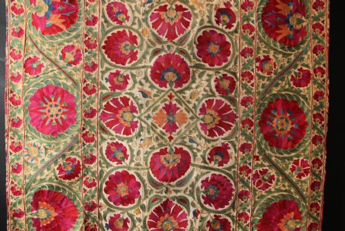 110 X 176CM FINE ANTIQUE BOKHARA NIM SUZANI - ADDITIONAL PHOTO 1