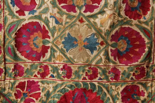 110 X 176CM FINE ANTIQUE BOKHARA NIM SUZANI - ADDITIONAL PHOTO 6