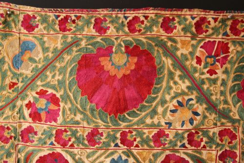 110 X 176CM FINE ANTIQUE BOKHARA NIM SUZANI - ADDITIONAL PHOTO 9