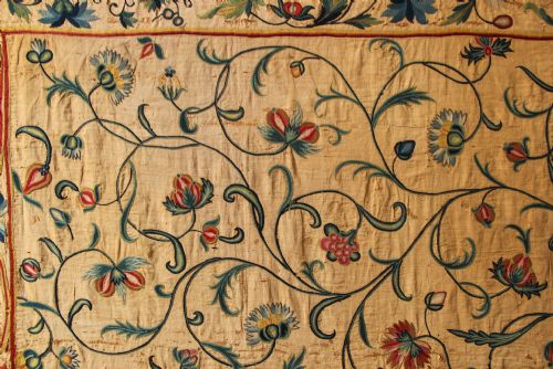 224 X 136CM SUPER FINE EARLY ENGLISH CREWELWORK - ADDITIONAL PHOTO 2