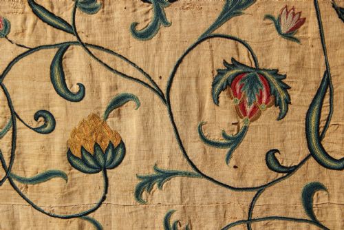 224 X 136CM SUPER FINE EARLY ENGLISH CREWELWORK - ADDITIONAL PHOTO 4