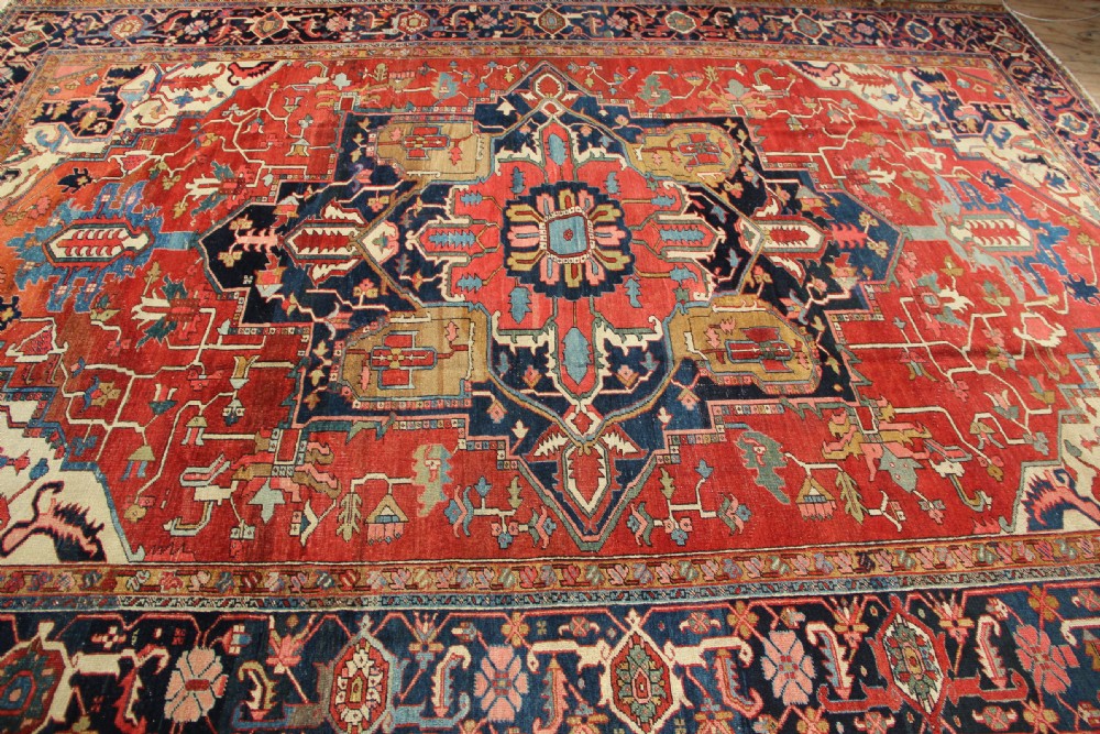 303 x 385cm Gorgeous Antique Serapi View XIII