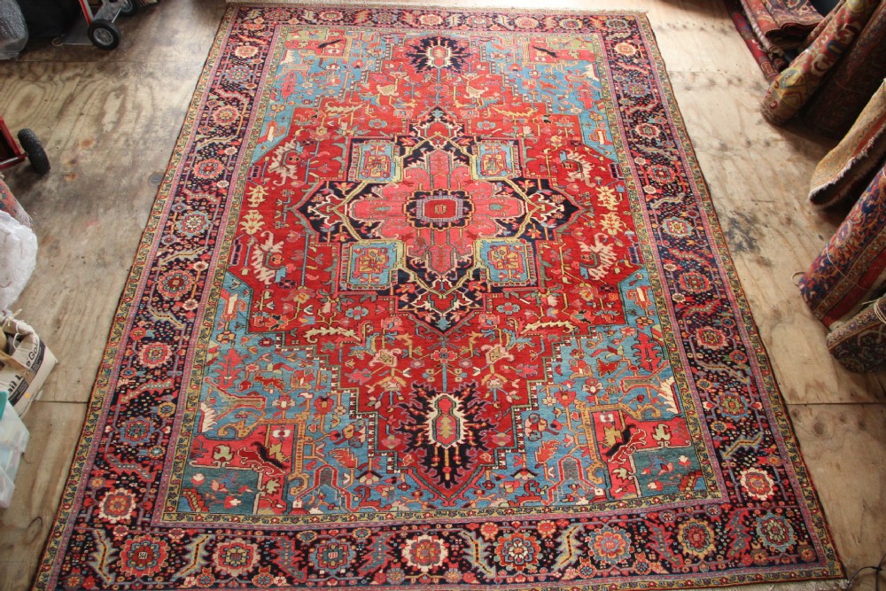 295 x 390cm Antique Serapi Heriz