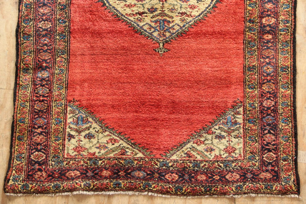 120 x 178cm Outstanding Antique Fereghan Rug View II