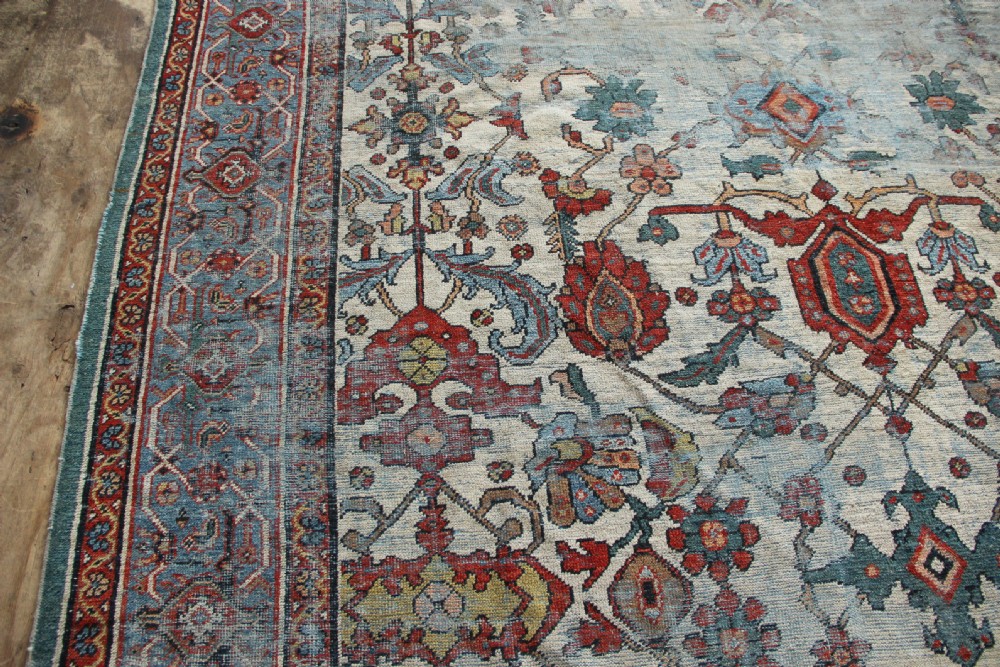 270 x 388cm Heavily Worn Mahal Carpet View IX