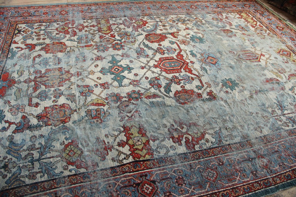 270 x 388cm Heavily Worn Mahal Carpet View XVI
