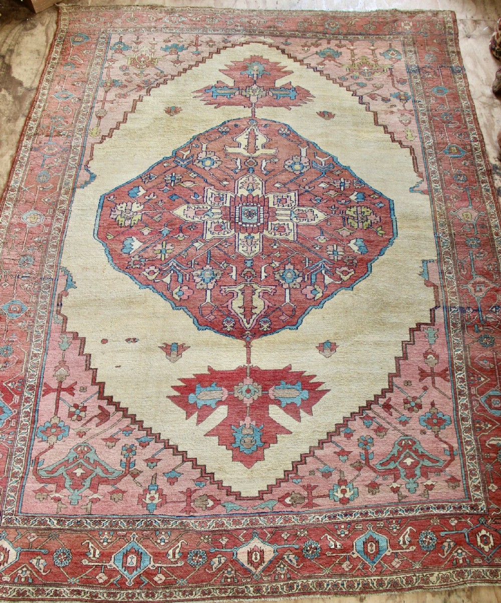 276 x 361cm Antique & Superb 'Serapi' Heriz Carpet