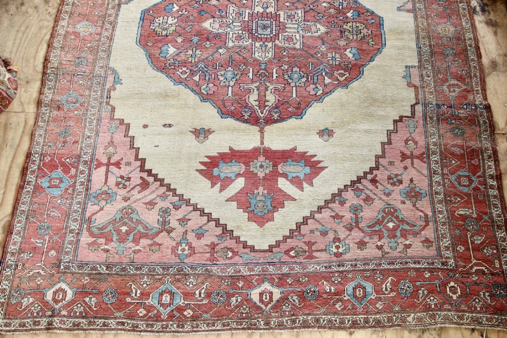 276 x 361cm Antique & Superb 'Serapi' Heriz Carpet View II