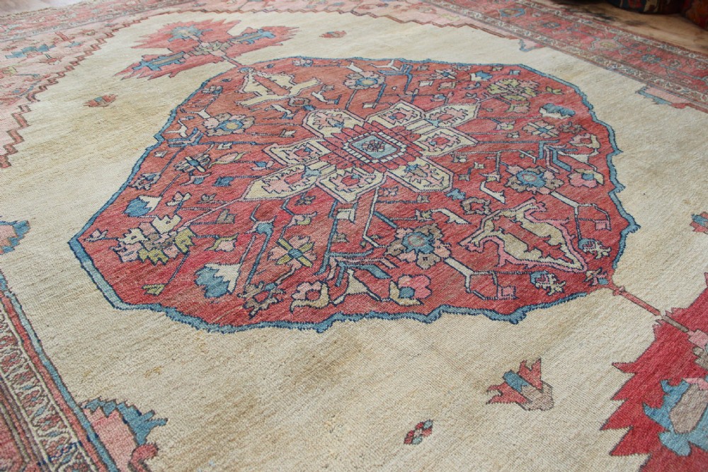 276 x 361cm Antique & Superb 'Serapi' Heriz Carpet View IX