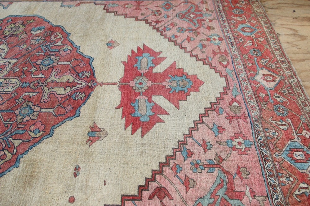 276 x 361cm Antique & Superb 'Serapi' Heriz Carpet View X