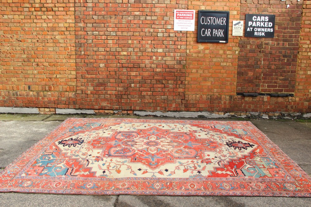 286 x 350cm Outstanding Antique Serapi Heriz Carpet View II