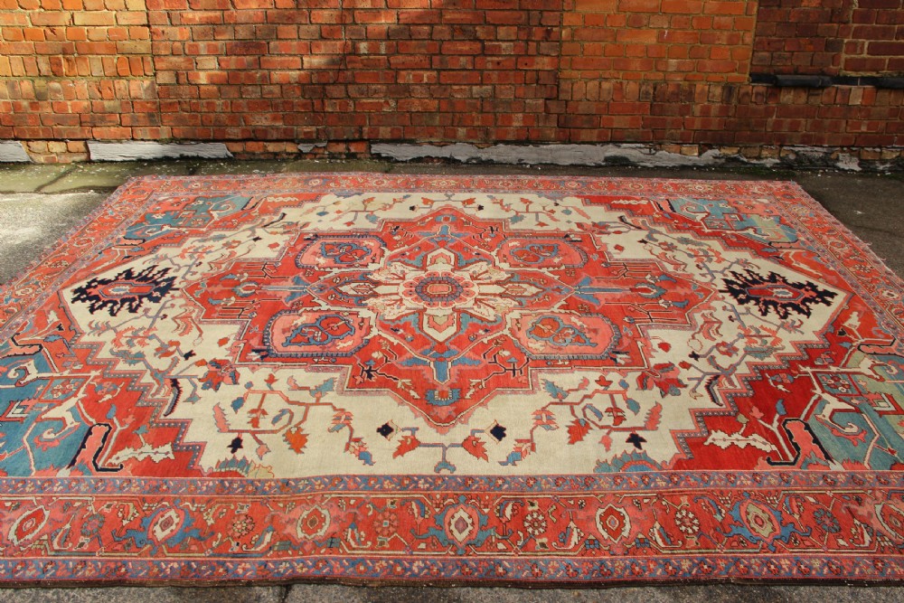 286 x 350cm Outstanding Antique Serapi Heriz Carpet View III