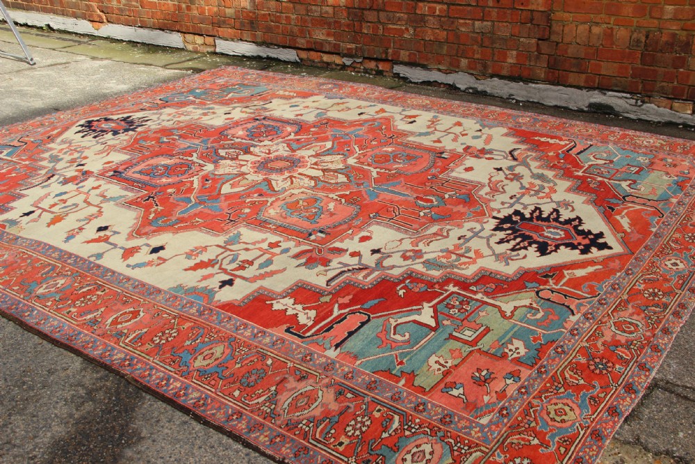 286 x 350cm Outstanding Antique Serapi Heriz Carpet View IV
