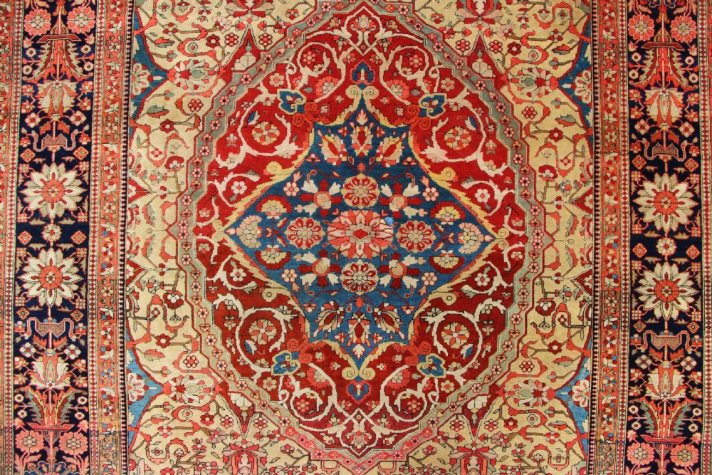 135 x 202cm Antique 'Mochtashem' Kashan Rug View II
