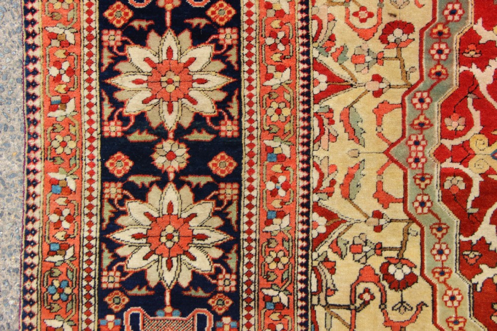 135 x 202cm Antique 'Mochtashem' Kashan Rug View III