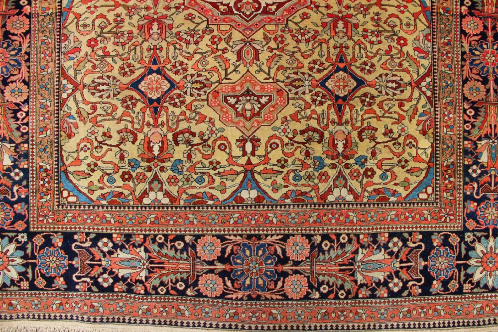 135 x 202cm Antique 'Mochtashem' Kashan Rug View VI
