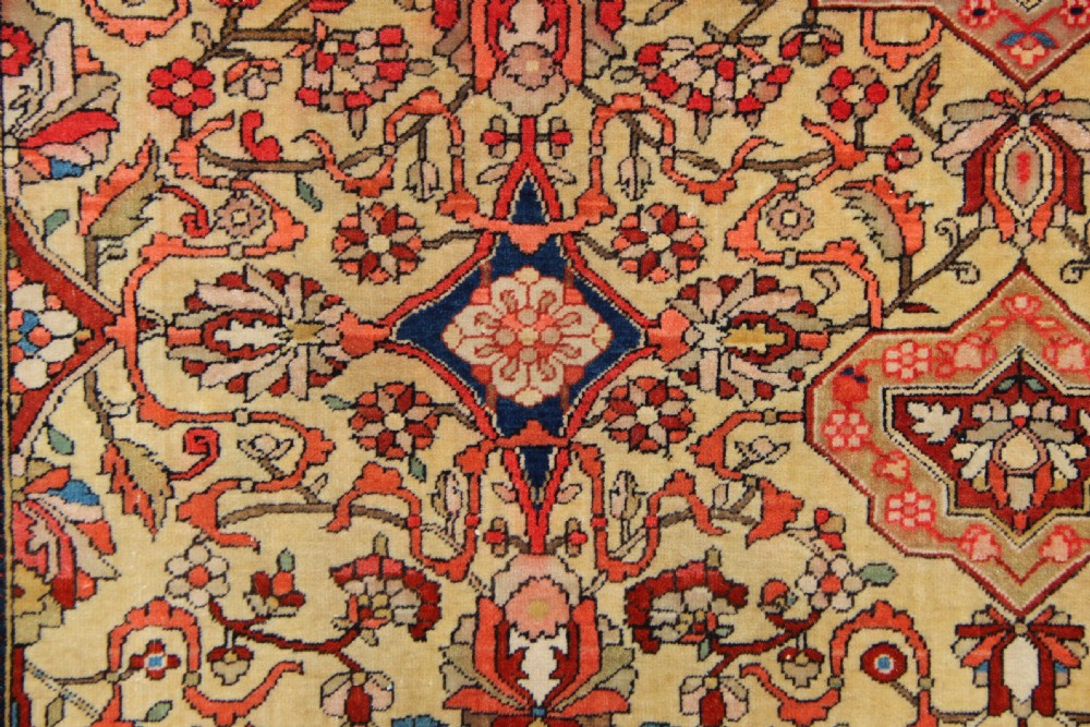 135 x 202cm Antique 'Mochtashem' Kashan Rug View VII