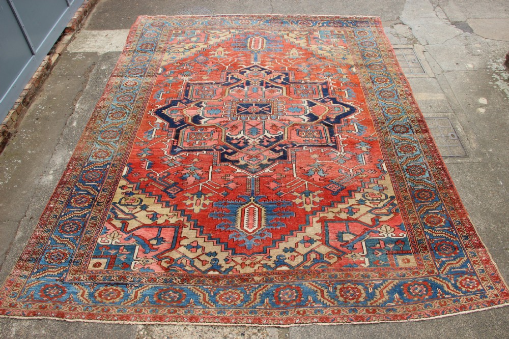 332 x 424cm Antique Serapi Heriz Carpet