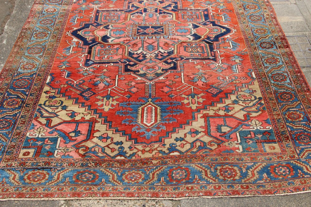 332 x 424cm Antique Serapi Heriz Carpet View II