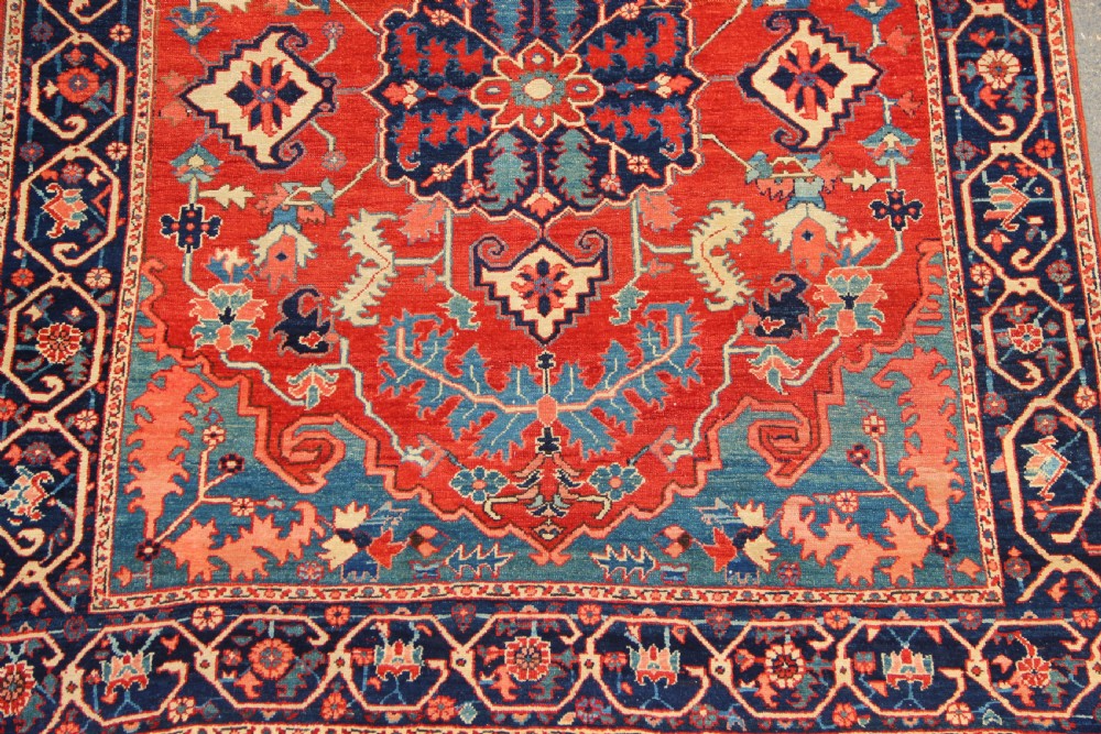 154 x 190cm Small Super Fine Antique Serapi Carpet View II