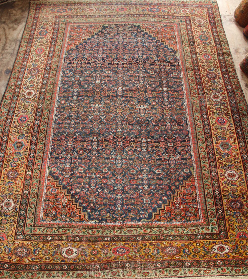 281 x 376cm Antique Fereghan carpet