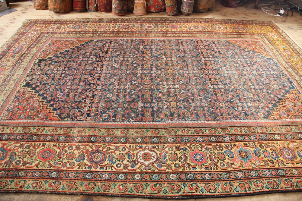 281 x 376cm Antique Fereghan carpet View XI