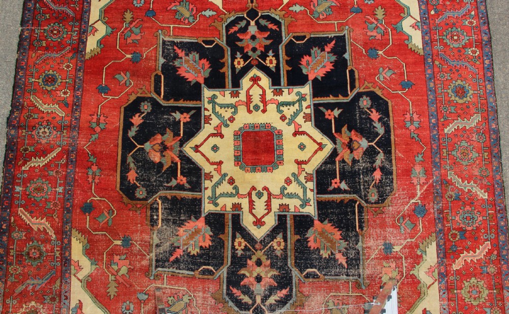 283 x 391cm Antique Fine 'Serapi' Heriz Carpet View IV