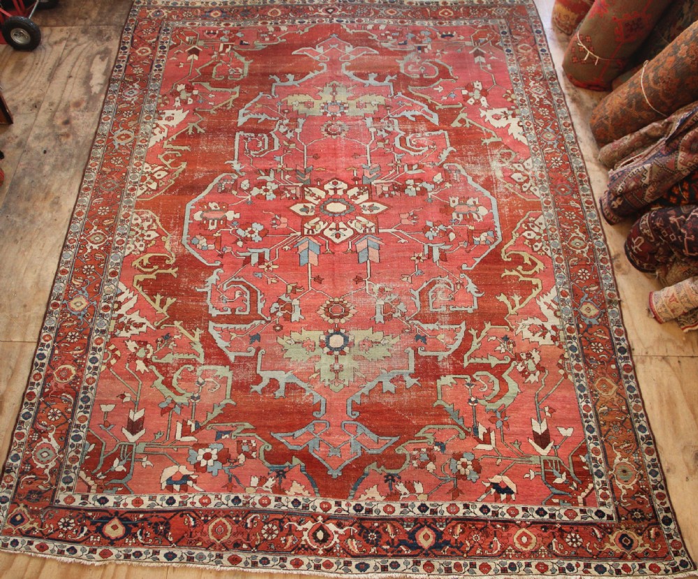 281 x 373cm Antique Serapi Carpet
