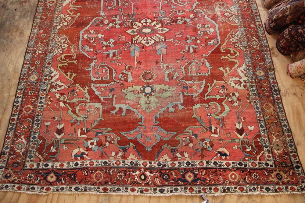 281 x 373cm Antique Serapi Carpet View II