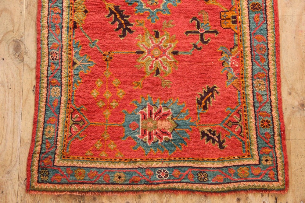 137 x 196cm Antique Oushak or Ushak Rug View II