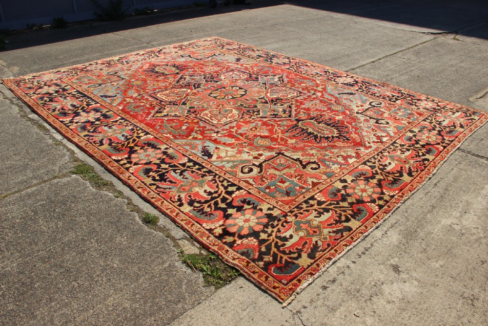 310 x 411cm Antique Heriz Carpet View X