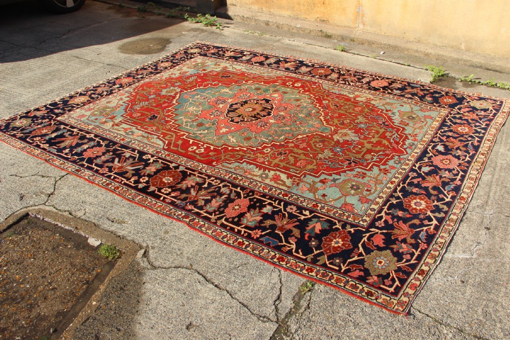 241 x 291cm Antique Serapi Heriz Carpet View X