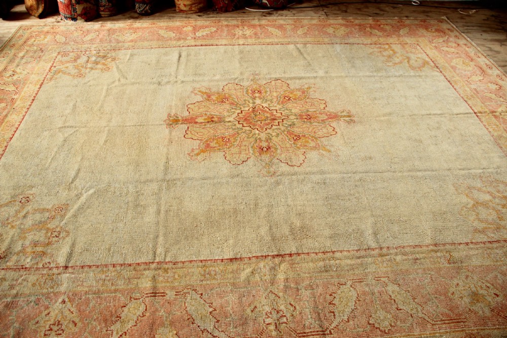 310 x 390cm Antique Oushak or Ushak Carpet View II
