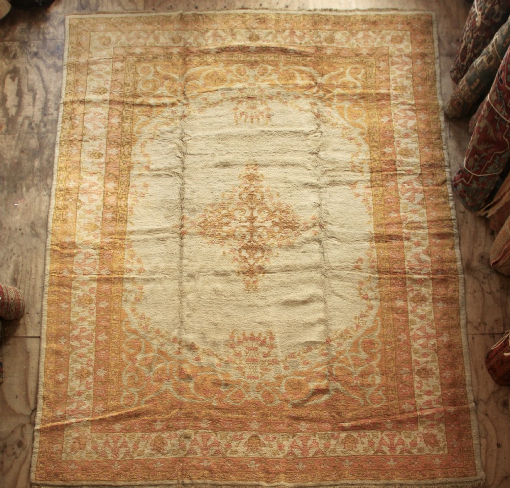 276 x 371cm Antique Oushak or Ushak Carpet