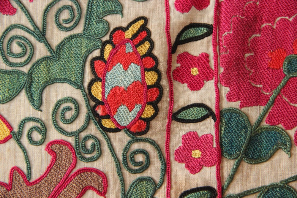 135 x 236cm Antique Suzani, Uzbeksitan View X