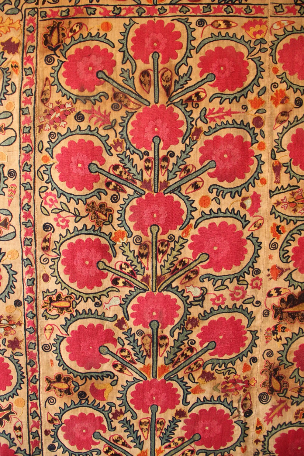 189 x 226cm Mid 19th Century Ura Tube Uzbek Suzani View XII