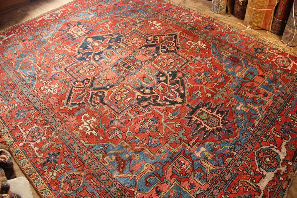 292 x 388cm Antique Heriz Carpet View II