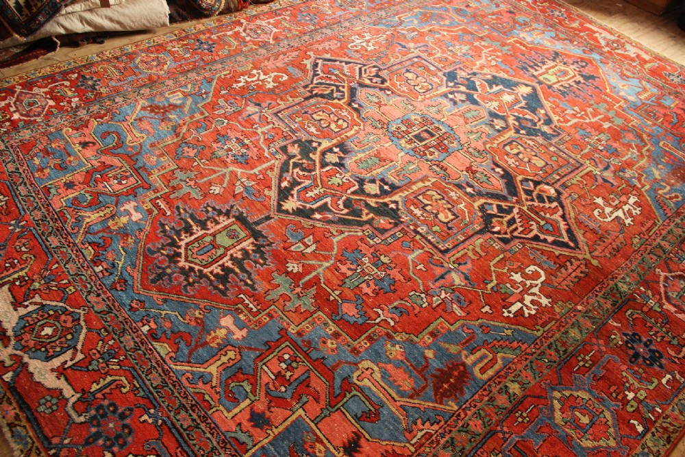 292 x 388cm Antique Heriz Carpet View III