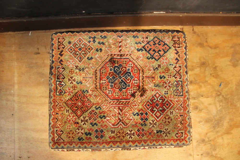 Victorian stool with Qashqai Bagface View II