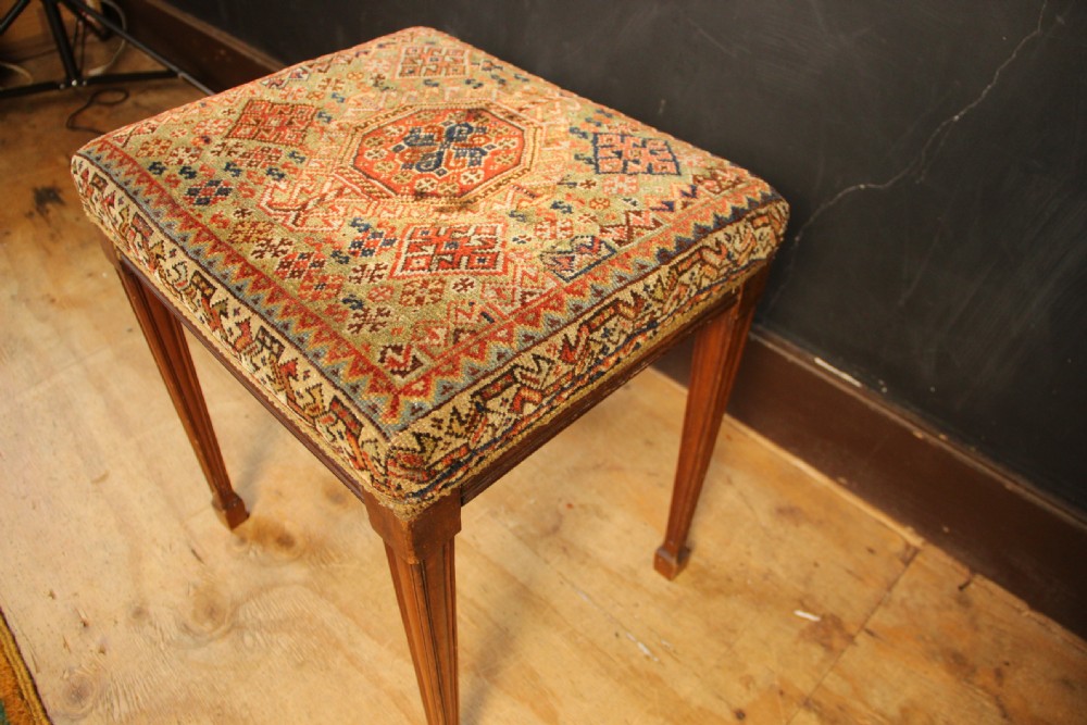 Victorian stool with Qashqai Bagface View III