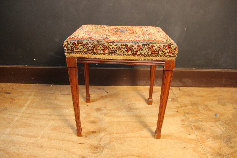 Victorian stool with Qashqai Bagface View IV