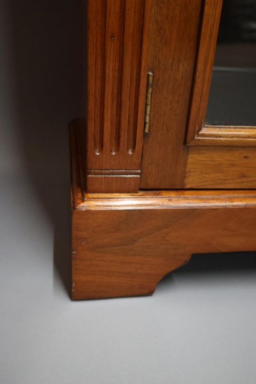 EDWARDIAN WALNUT GLAZED BOOKCASE - ADDITIONAL PHOTO 11