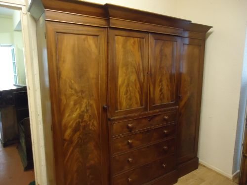 Breakfront Mahogany Linen Press/wardrobe