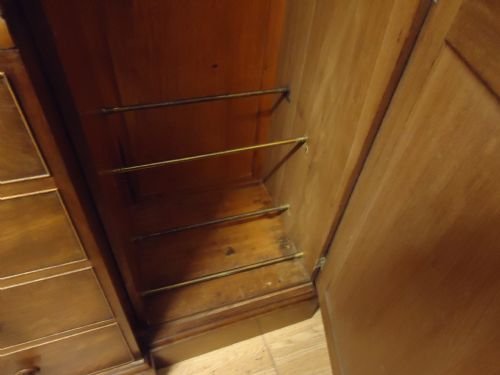 fig 1. BREAKFRONT MAHOGANY LINEN PRESS/WARDROBE
