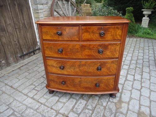 Victorian , Mahogany Bow Front Chest of Drawers