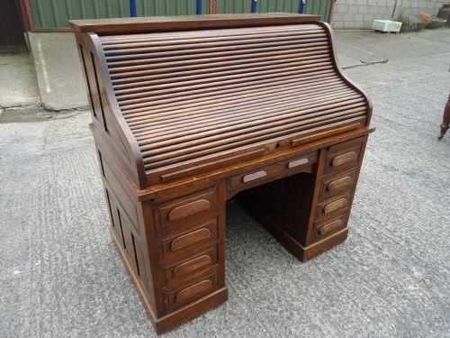 fig 1. LATE 19TH CENTURY OAK ROLL TOP DESK