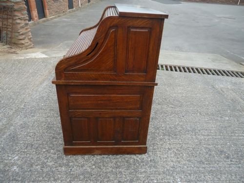 fig 2. LATE 19TH CENTURY OAK ROLL TOP DESK