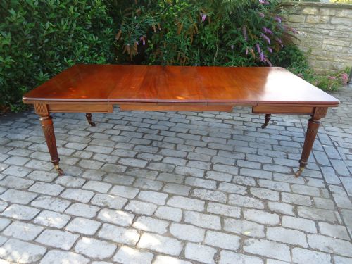 Edwards & Roberts 3 Leaf Mahogany Extension Table, Seats Twelve/fourteen